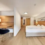 Quality Hosts Arlberg - Goldenes Kreuz Hotel Sankt Anton am Arlberg