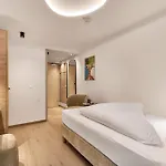 Quality Hosts Arlberg - Goldenes Kreuz Hotel 3*