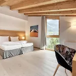 Quality Hosts Arlberg - Goldenes Kreuz 3*