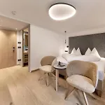 Quality Hosts Arlberg - Goldenes Kreuz 3* St. Anton am Arlberg