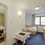 Quality Hosts Arlberg - Goldenes Kreuz