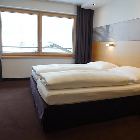 Quality Hosts Arlberg - Hotel Goldenes Kreuz B&B