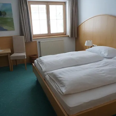 Quality Hosts Arlberg - Hotel Goldenes Kreuz B&B - Sommerkarte Premium Inklusive 3* Санкт-Антон-ам-Арльберг