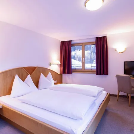 Quality Hosts Arlberg - Hotel Goldenes Kreuz B&B 3* Sankt Anton am Arlberg