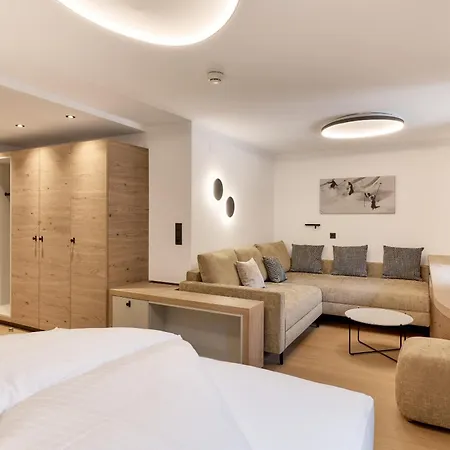 Quality Hosts Arlberg - Goldenes Kreuz 3*