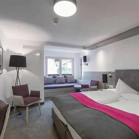 Quality Hosts Arlberg - Hotel Goldenes Kreuz B&B - Sommerkarte Premium Inklusive Отель