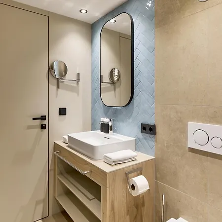 Quality Hosts Arlberg - Hotel Goldenes Kreuz B&B - Sommerkarte Premium Inklusive Отель Санкт-Антон-ам-Арльберг