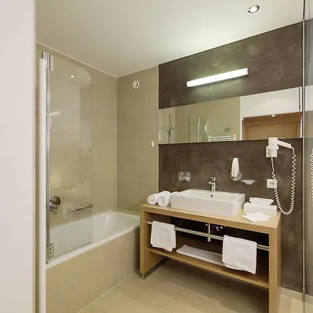 Quality Hosts Arlberg - Hotel Goldenes Kreuz B&B 3*