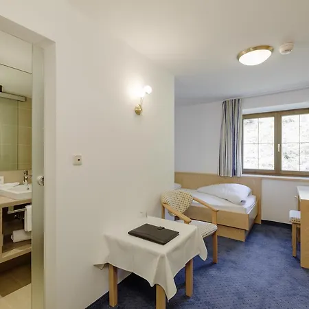 Quality Hosts Arlberg - Hotel Goldenes Kreuz B&B