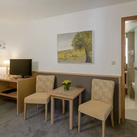 Quality Hosts Arlberg - Hotel Goldenes Kreuz B&B 3*
