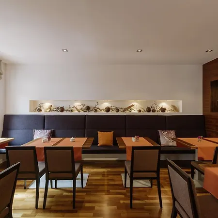 מלון Quality Hosts Arlberg - Goldenes Kreuz 3*