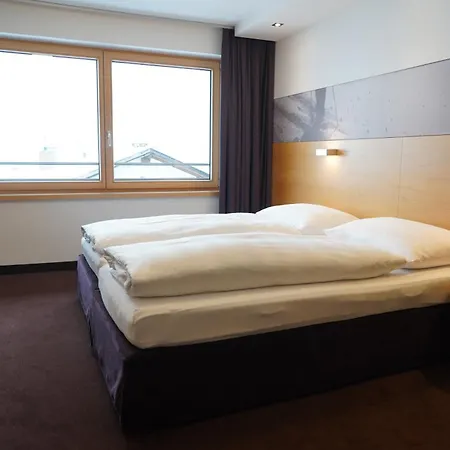 Quality Hosts Arlberg - Goldenes Kreuz 酒店