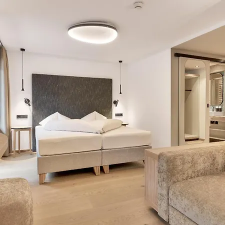 Quality Hosts Arlberg - Goldenes Kreuz 酒店