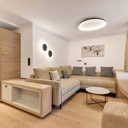 酒店 Quality Hosts Arlberg - Goldenes Kreuz 3*