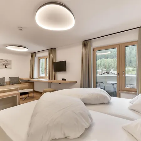 酒店 Quality Hosts Arlberg - Goldenes Kreuz 3*