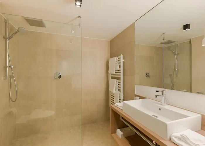 Quality Hosts Arlberg - Goldenes Kreuz 酒店 3*