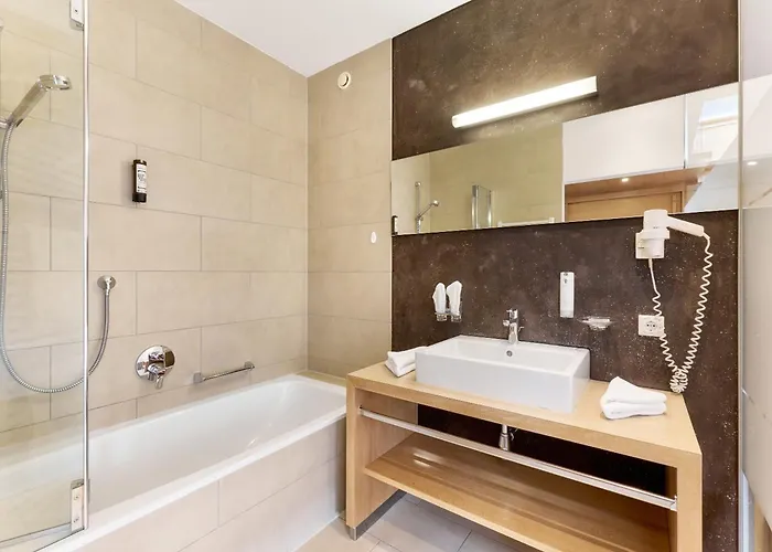 酒店 Quality Hosts Arlberg - Goldenes Kreuz 圣安东阿尔贝格