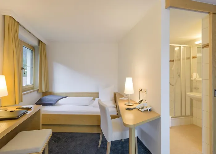 酒店 Quality Hosts Arlberg - Goldenes Kreuz