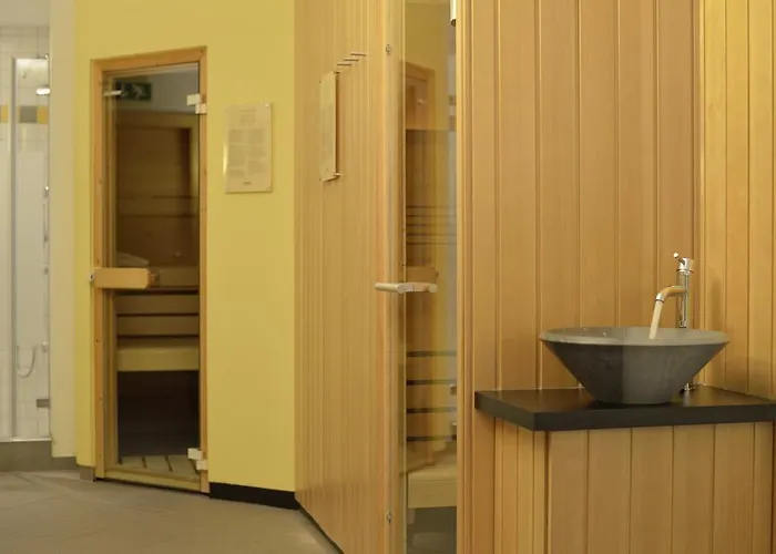 酒店 Quality Hosts Arlberg - Goldenes Kreuz 圣安东阿尔贝格