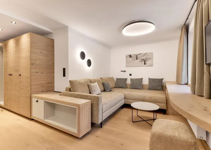 酒店 Quality Hosts Arlberg - Goldenes Kreuz 3*