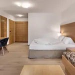 Quality Hosts Arlberg - Goldenes Kreuz Hotel 3*