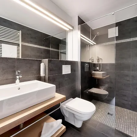 Quality Hosts Arlberg - Goldenes Kreuz ホテル