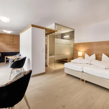 Quality Hosts Arlberg - Goldenes Kreuz ホテル