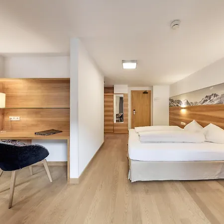 Quality Hosts Arlberg - Goldenes Kreuz ホテル サンクト・アントン・アム・アールベルク