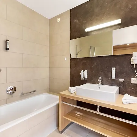 ホテル Quality Hosts Arlberg - Goldenes Kreuz サンクト・アントン・アム・アールベルク