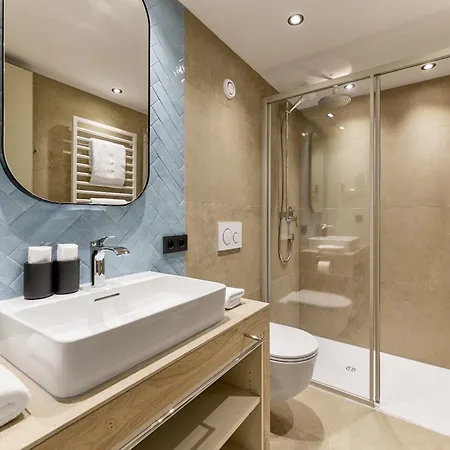 ホテル Quality Hosts Arlberg - Goldenes Kreuz サンクト・アントン・アム・アールベルク