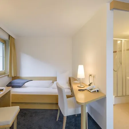 ホテル Quality Hosts Arlberg - Goldenes Kreuz