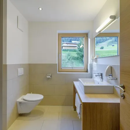 Quality Hosts Arlberg - Goldenes Kreuz ホテル