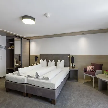 ホテル Quality Hosts Arlberg - Goldenes Kreuz サンクト・アントン・アム・アールベルク