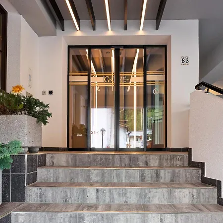 Quality Hosts Arlberg - Goldenes Kreuz ホテル 3*