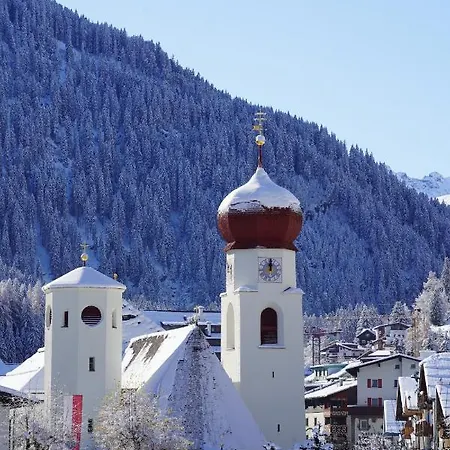 Quality Hosts Arlberg - Goldenes Kreuz ホテル